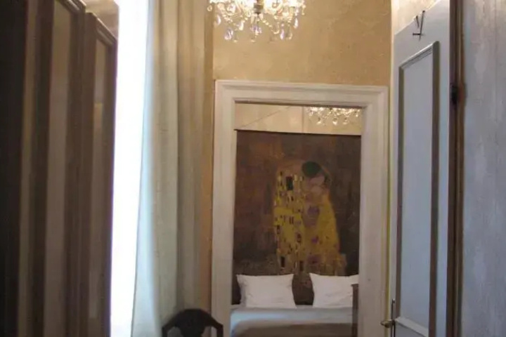 Room 3 of 7