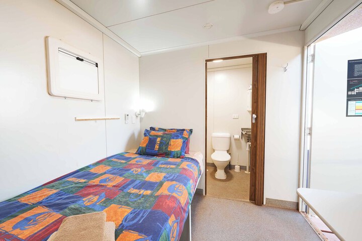 Room 7 of 18