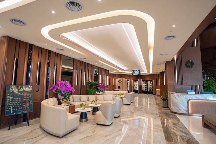 Entrance & Lobby