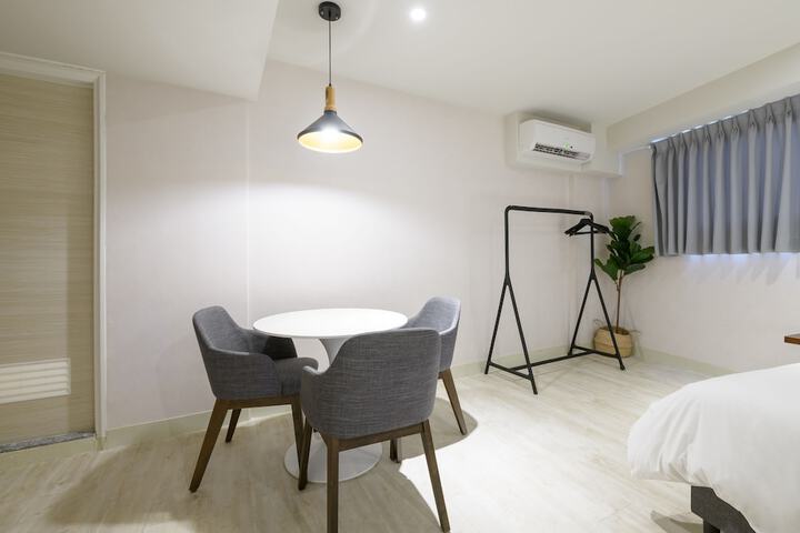 Room 9 of 49