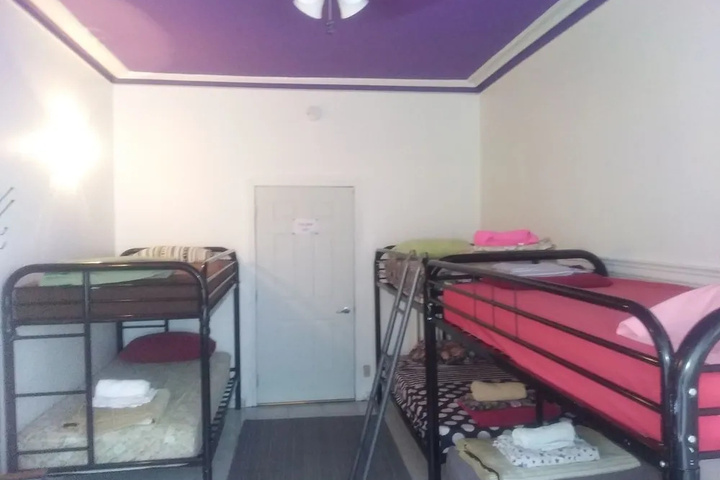 Room 4 of 12
