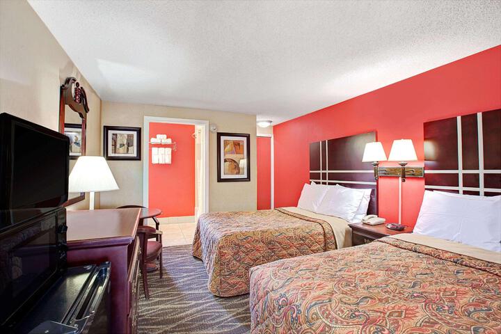2 Double Beds (3 of 5)
