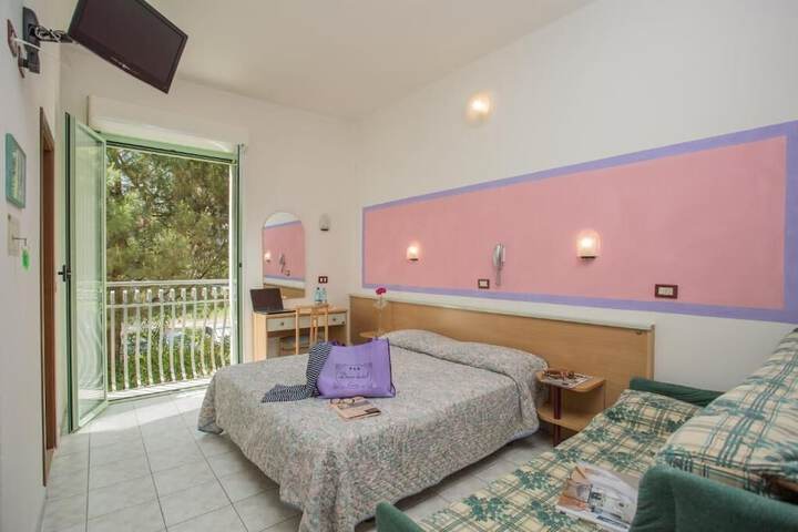 Room 9 of 22