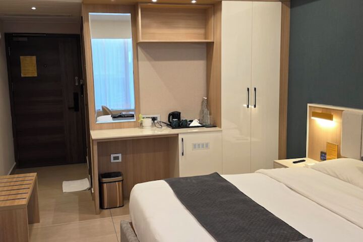 Room 28 of 87