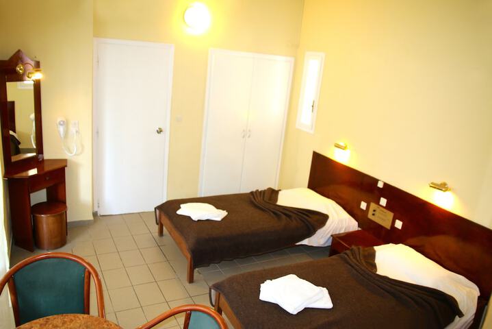 Room 34 of 106