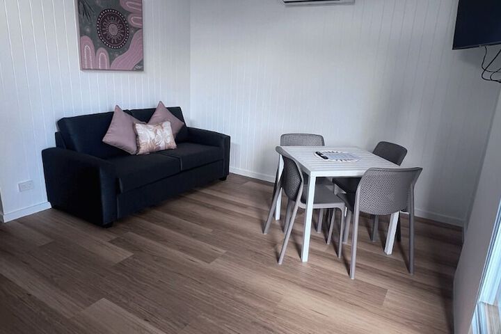 Room 33 of 80