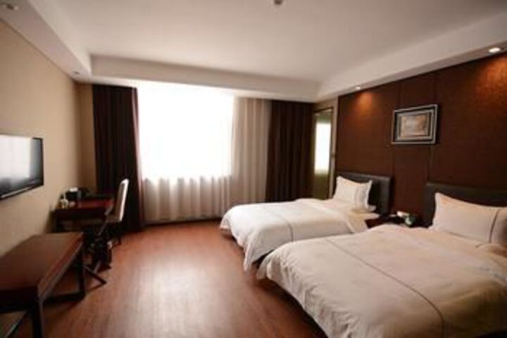 Room 9 of 13