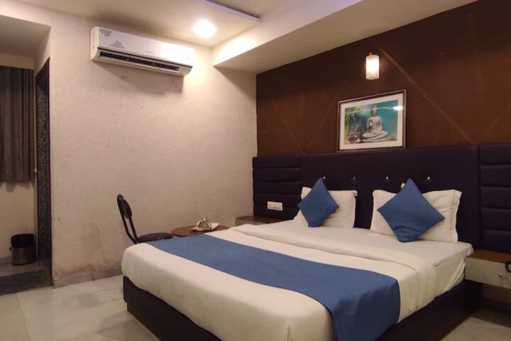 Room 8 of 44