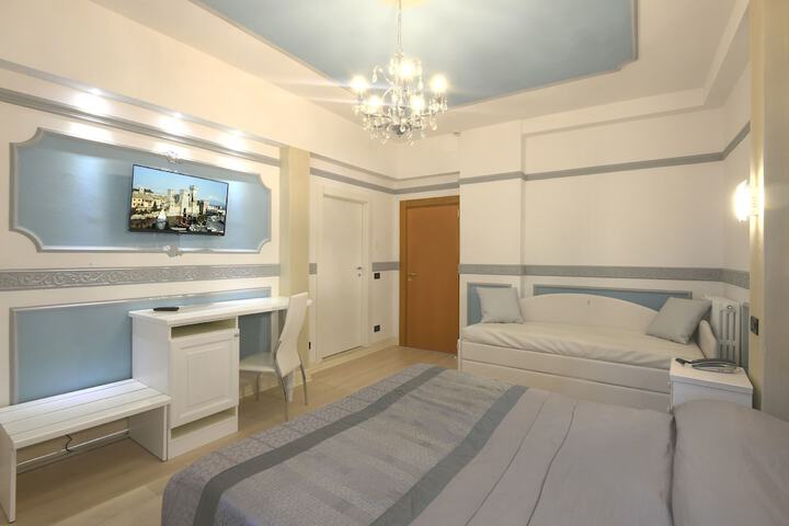 Room 18 of 43