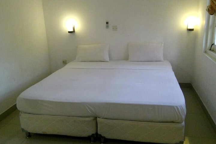 Room 3 of 8