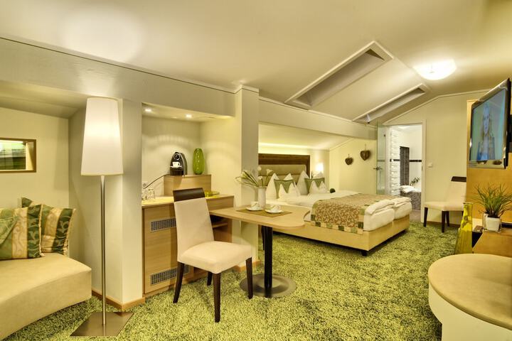 Room 6 of 53