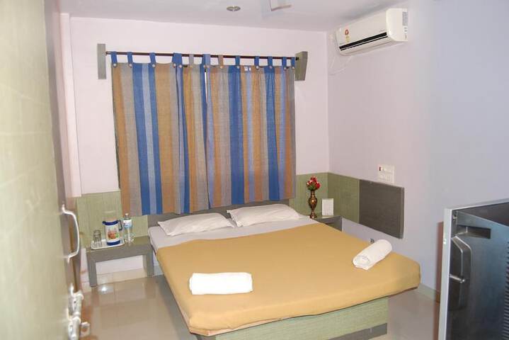 Room 4 of 30