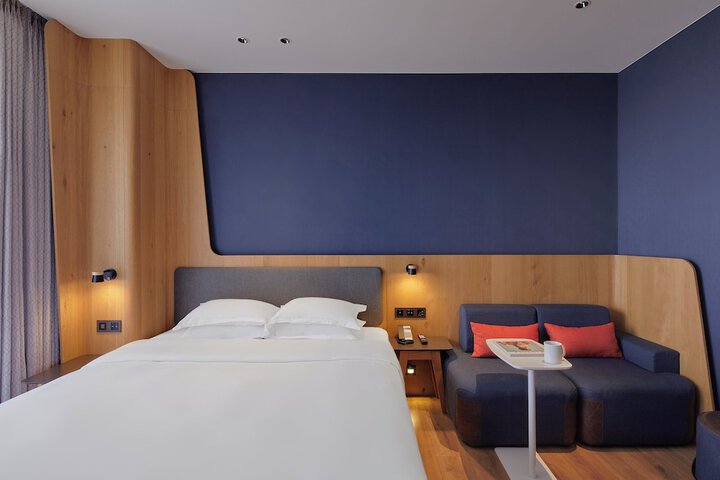 Room 16 of 82