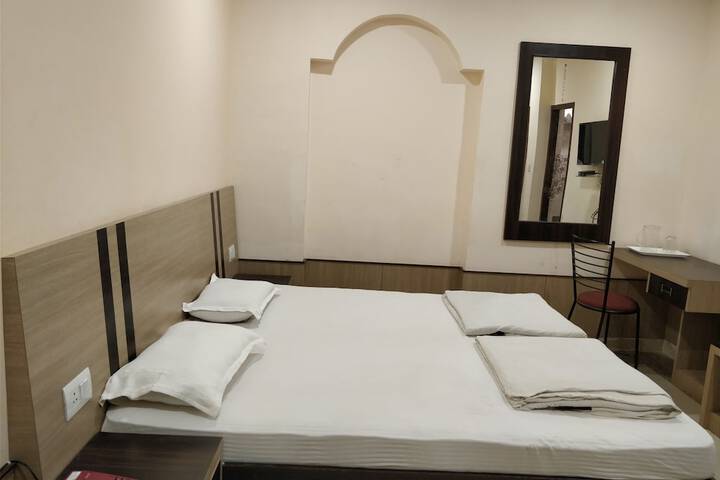 Room 13 of 52