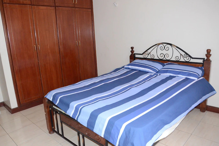 Room 4 of 7