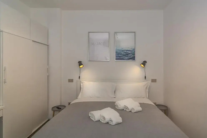 Room 12 of 19