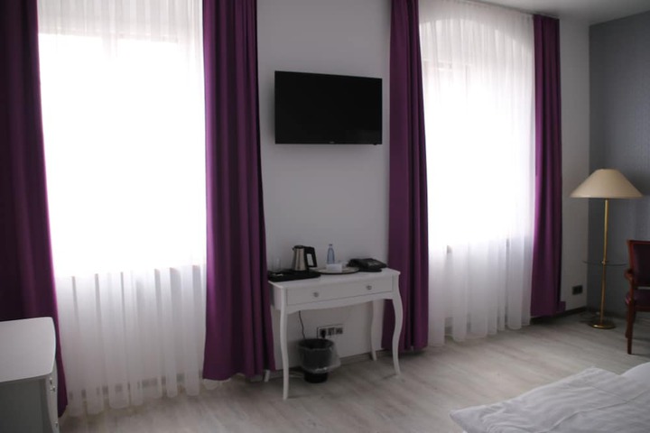 Room 12 of 37