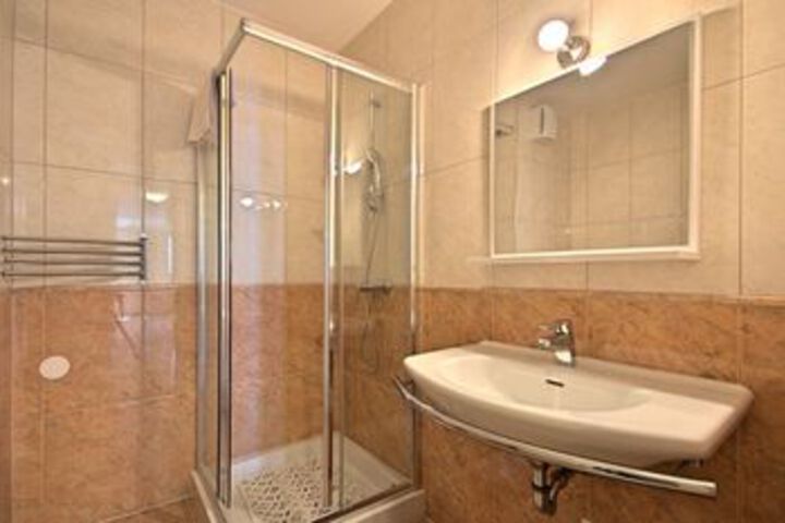 Room 4 of 21
