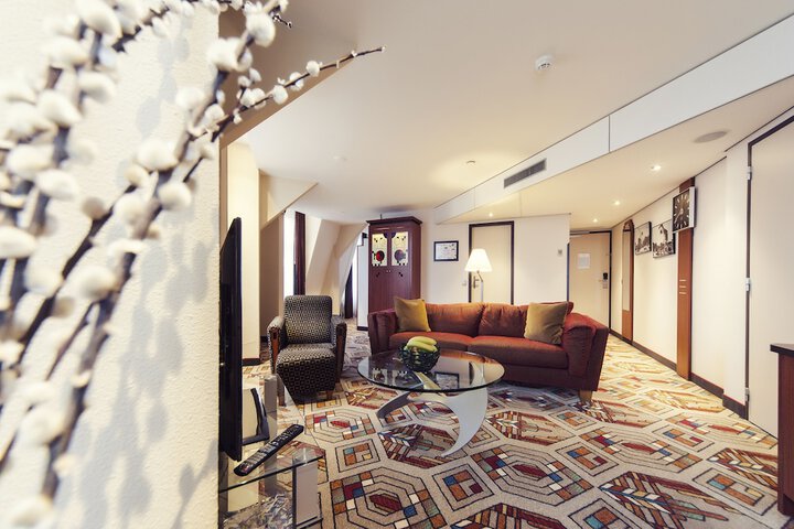 Lounge 50 of 75