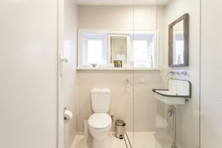 Room 2 of 20