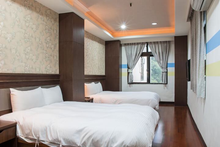 Room 9 of 16