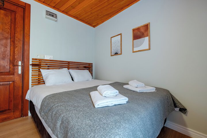 Room 2 of 21