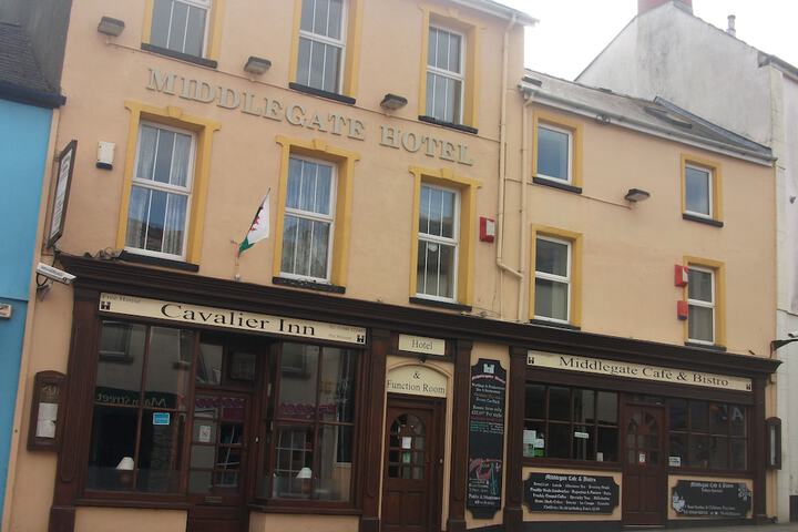 The Middlegate Hotel