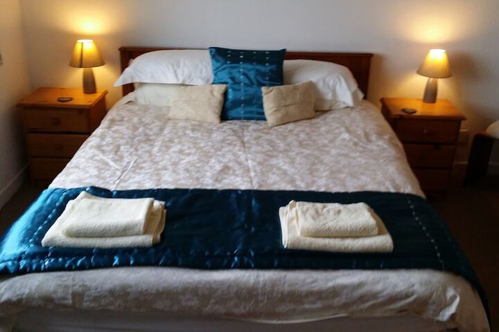 Room 2 of 10