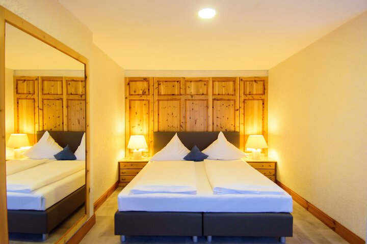 Room 28 of 65