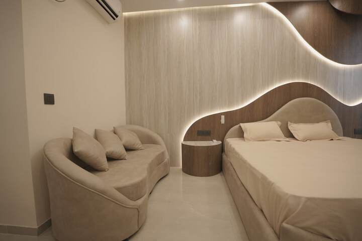 Room 5 of 24