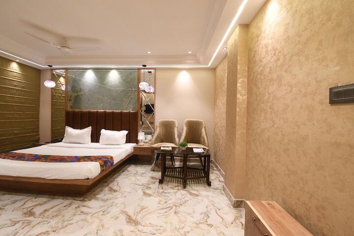 Room 4 of 20