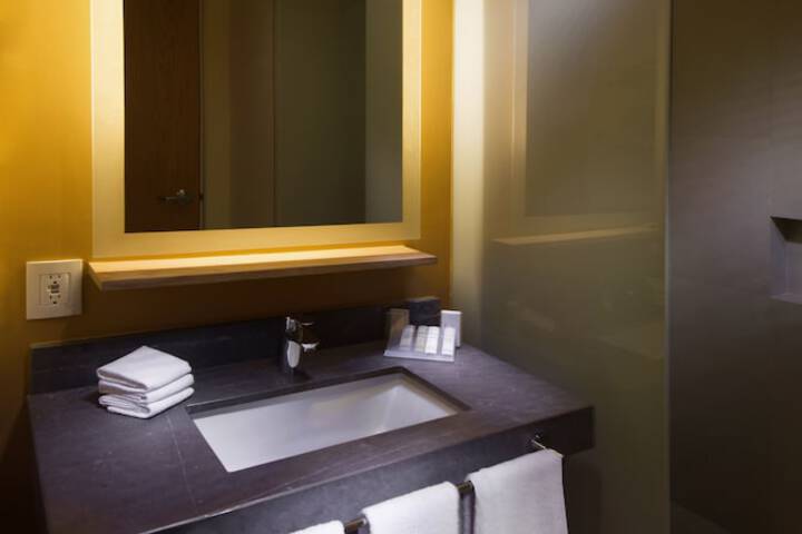 Room 15 of 28
