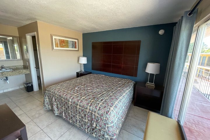 Room 4 of 13