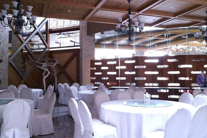 Dining 69 of 90