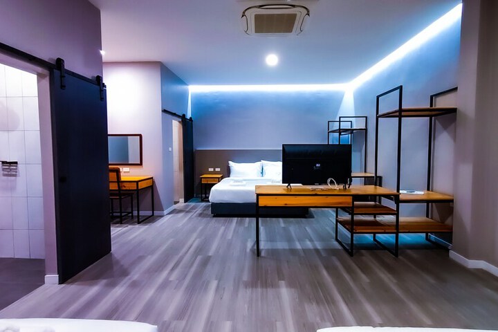 Room 11 of 112