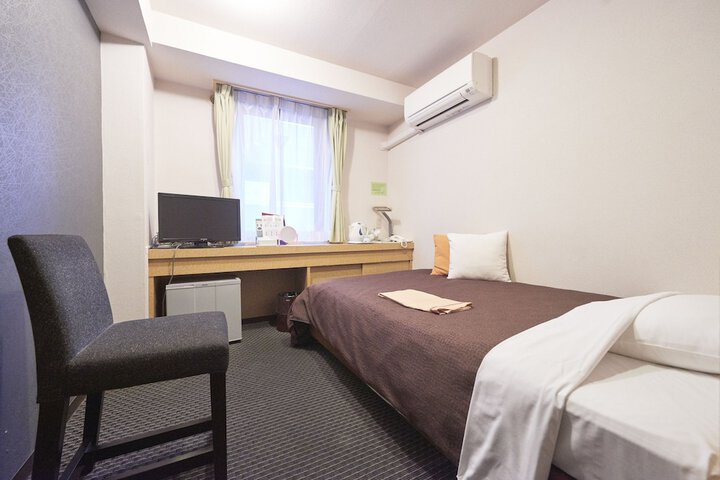 Room 9 of 31