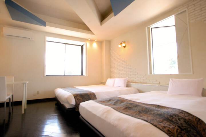 Room 11 of 23