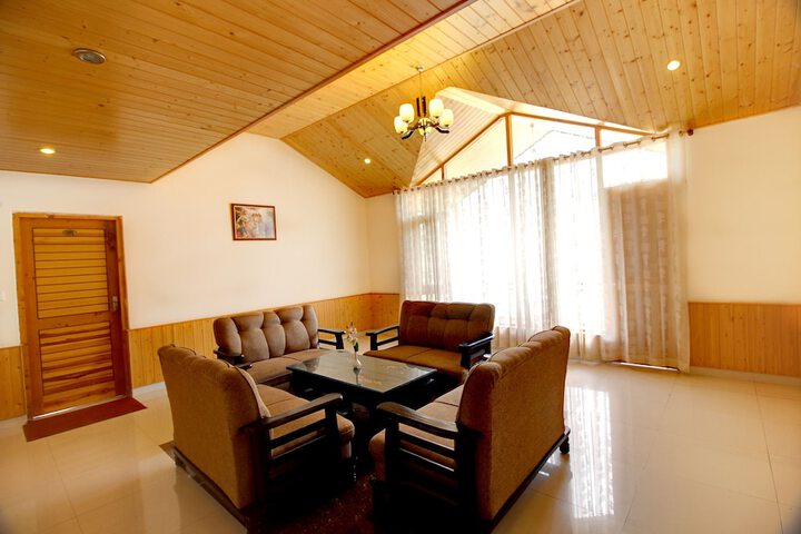 Room 7 of 12