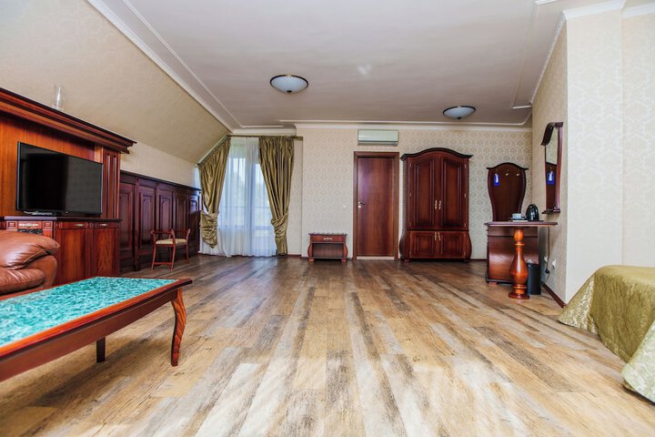 Room 20 of 97