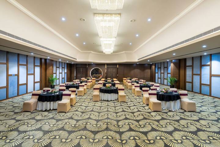 Ballroom/Hall 43 of 53