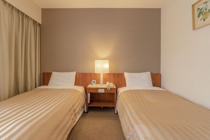 Room 8 of 45