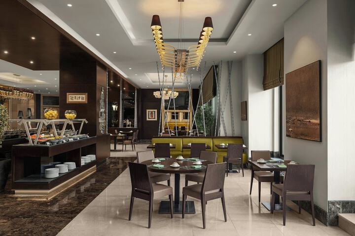 Dining 84 of 131