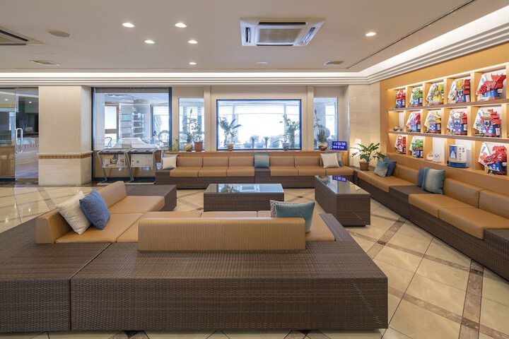 Entrance & Lobby