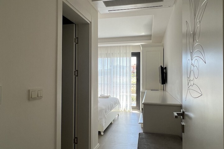 Room 7 of 30