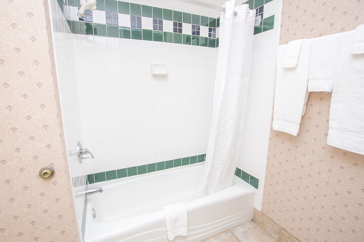 Standard 2 Queen Beds Accessible (2 of 5)