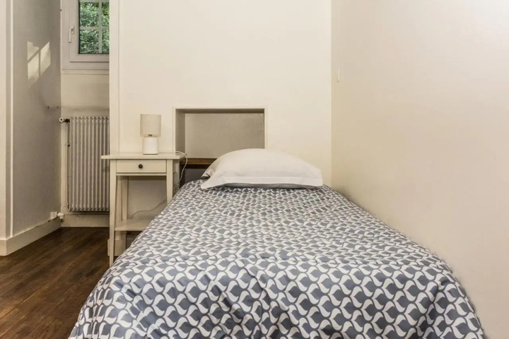 Room 7 of 18