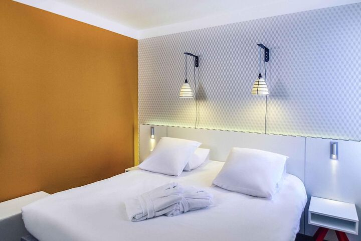 Room 10 of 60