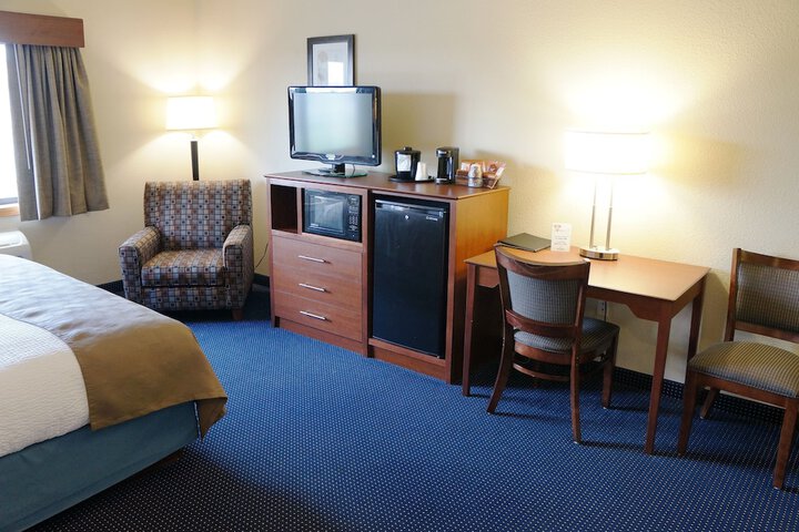 1 King Bed (10 of 34)