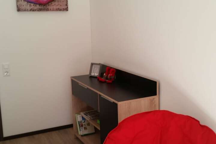 Room 6 of 63