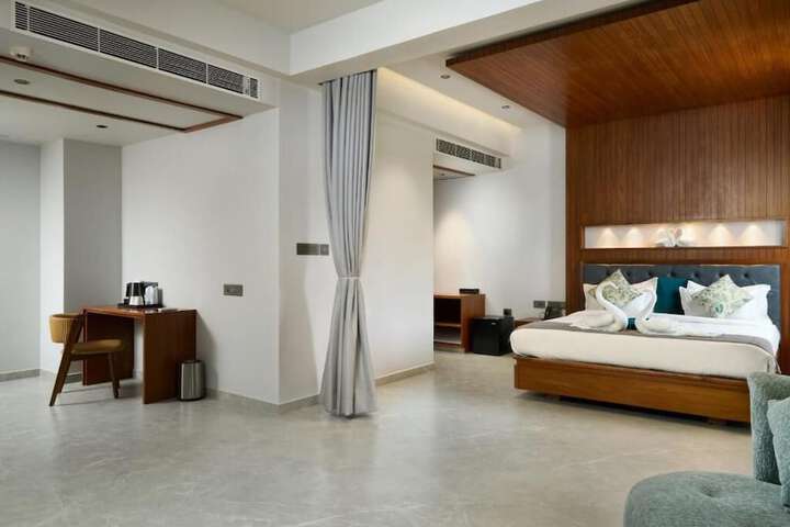 Room 3 of 10